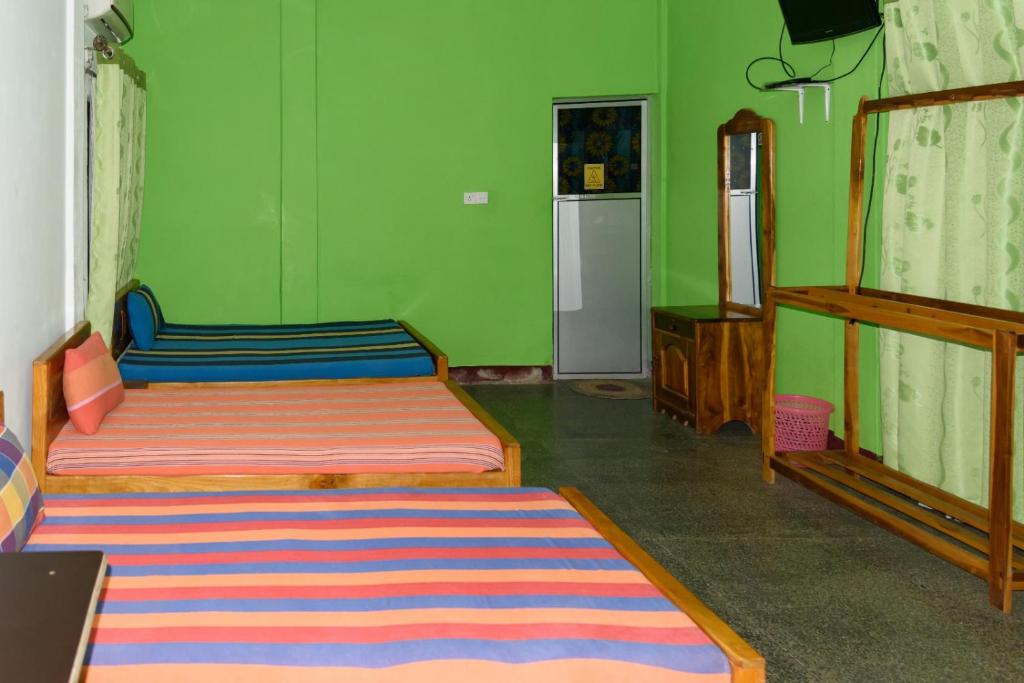 Shared lounge/TV area