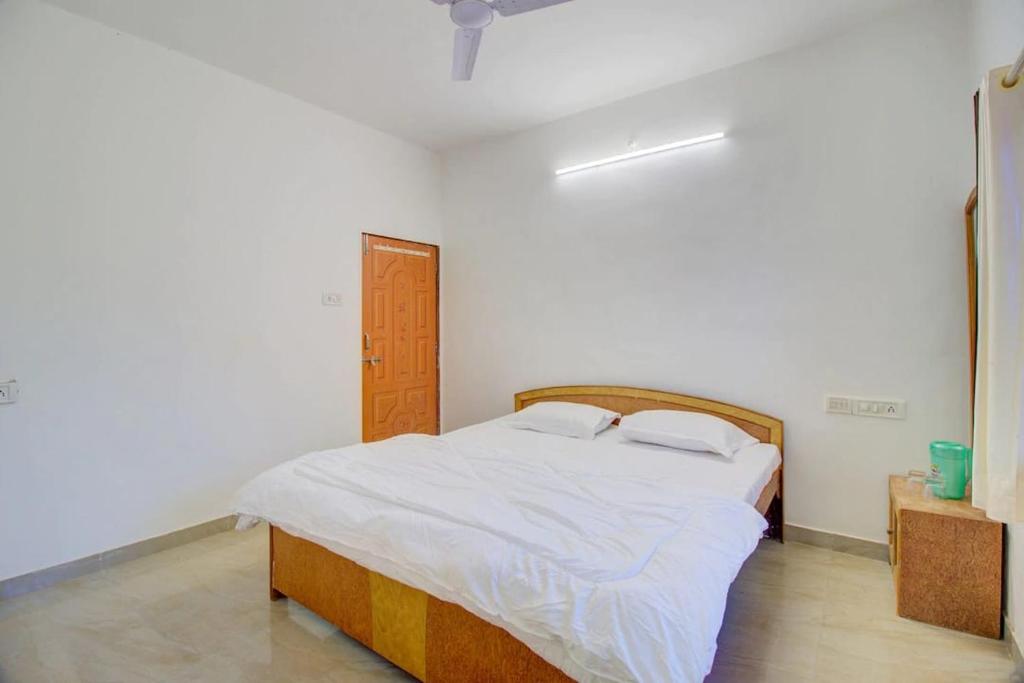 Pink Sole 6BHK photo