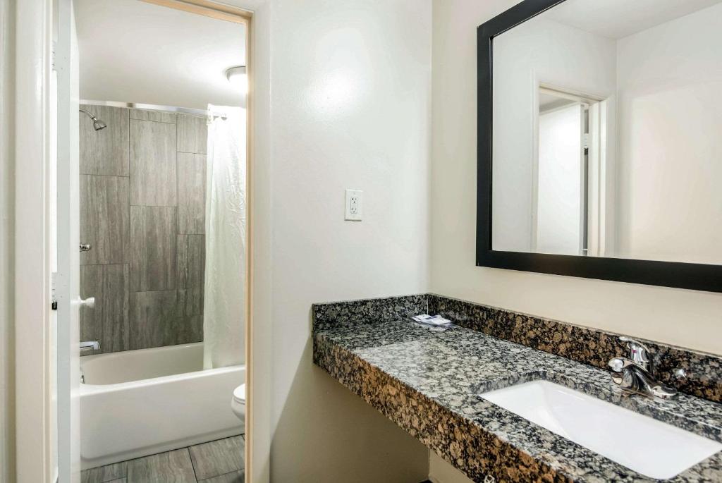 Rodeway Inn North Chesterfield-Richmond photo