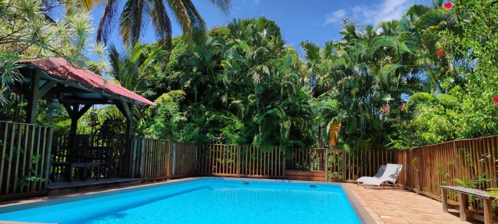 GWO CAILLOU - Gites créoles de charme, Bouillante