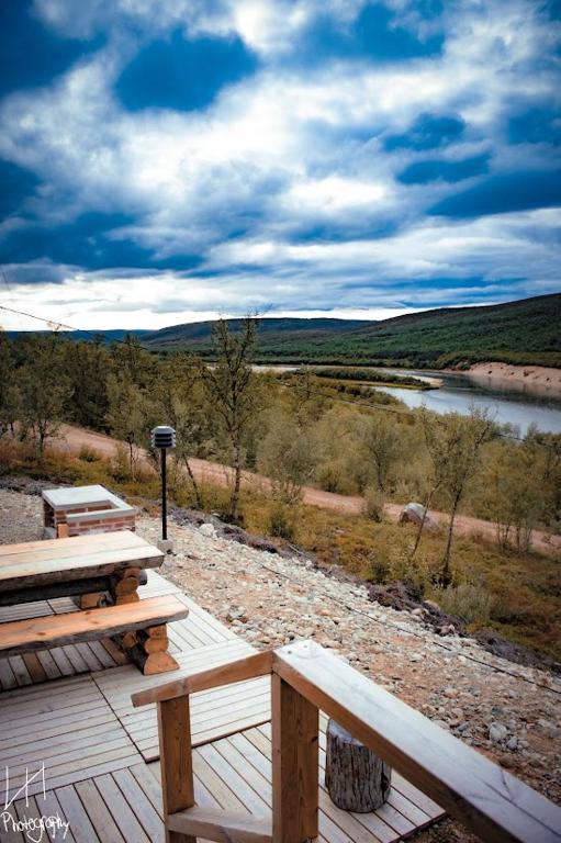Hotel Utsjoki Alissande log igloo photo
