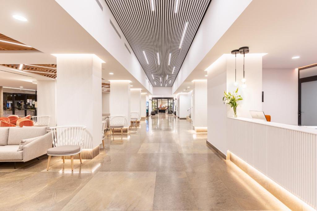 Hotel Cimbel — Hotel building in Benidorm, Valencian Community
