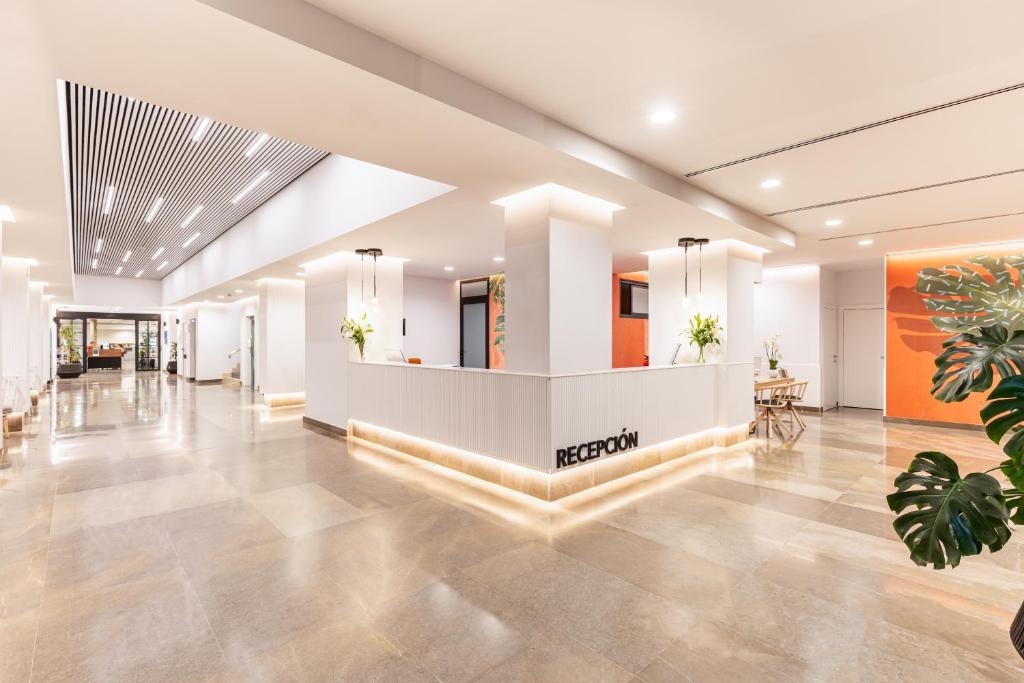Hotel Cimbel — Hotel building in Benidorm, Valencian Community