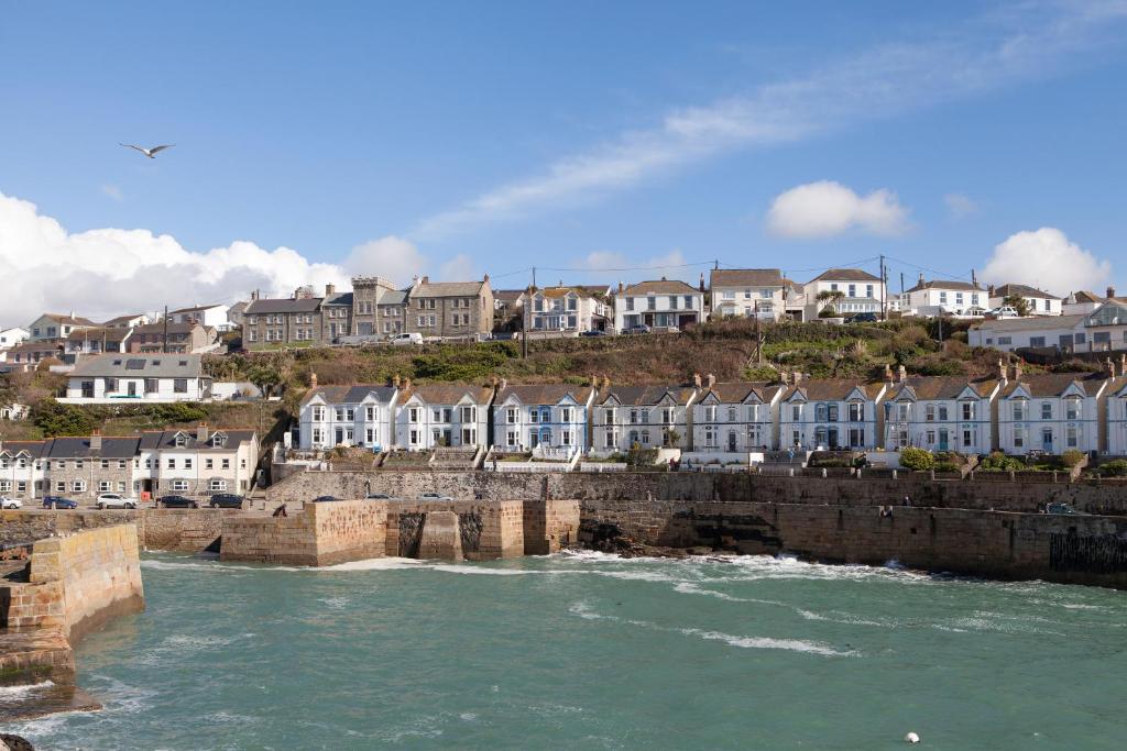 The Artist Loft, Ensuite Guest Rooms, Porthleven photo