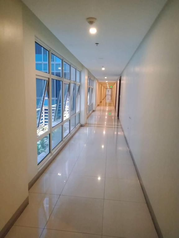 101 Newport Boulevard -Terminal 3 Airport photo