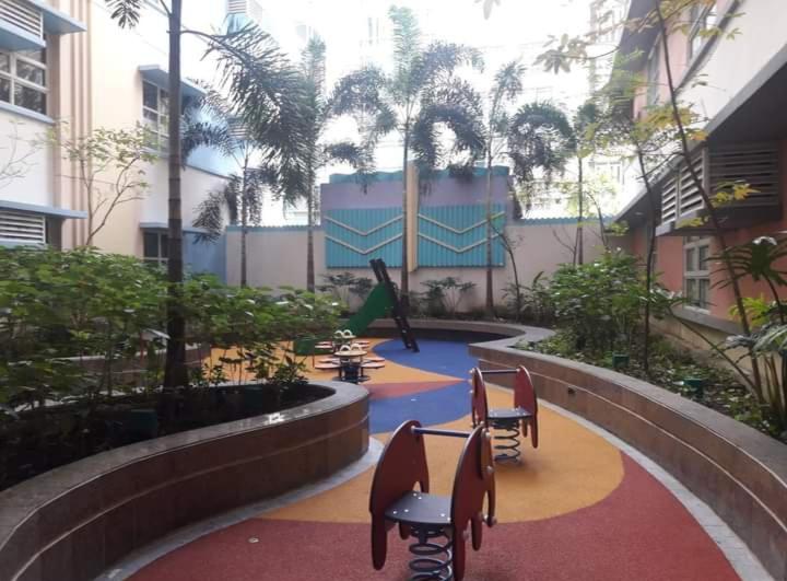 101 Newport Boulevard -Terminal 3 Airport photo