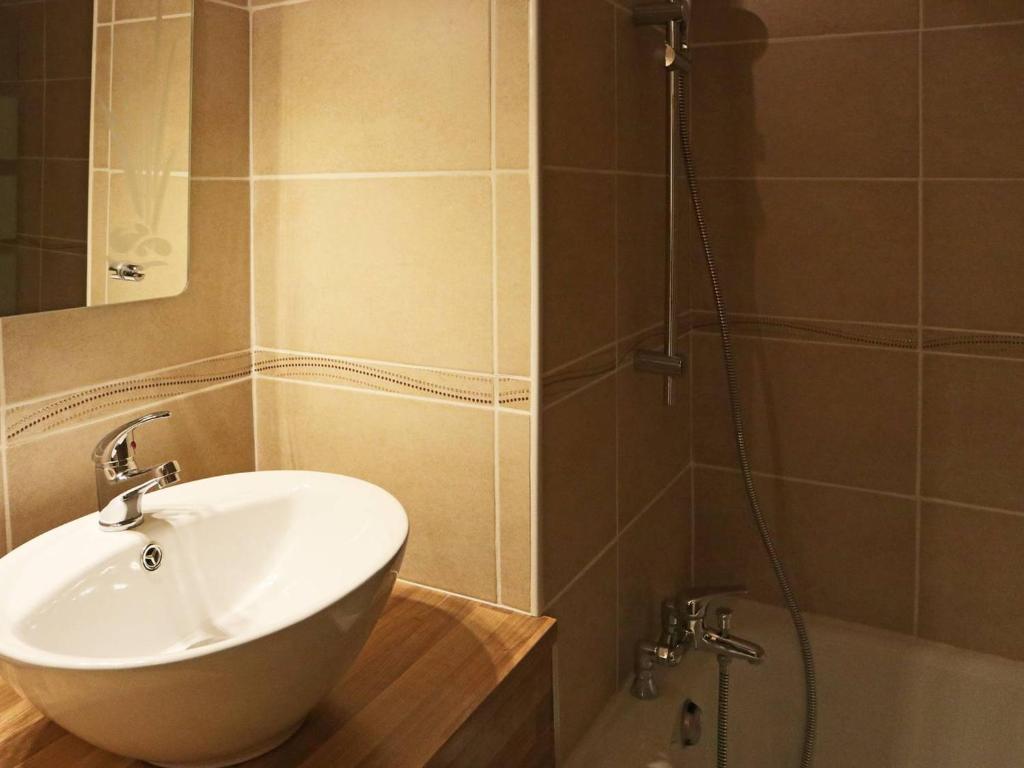 Studio prestige 4 pers, skis aux pieds, cheminée, balcon, sans animaux, wifi libre - FR-1-322-441 - 2