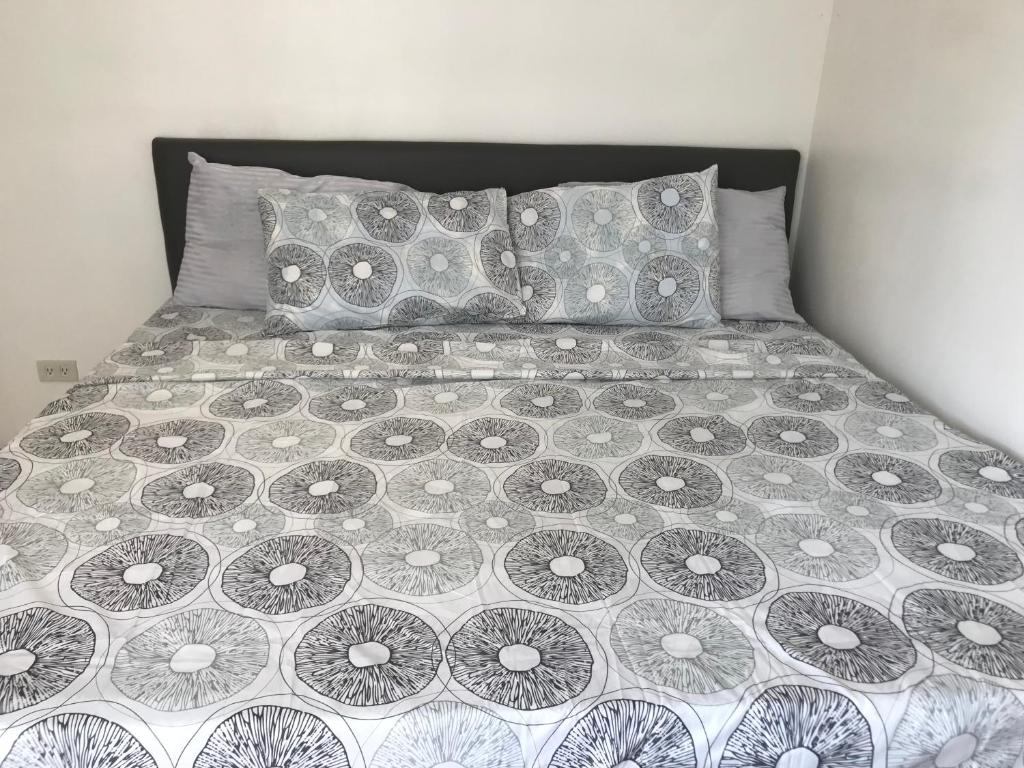 One Oasis 1 BR w/ Balcony photo