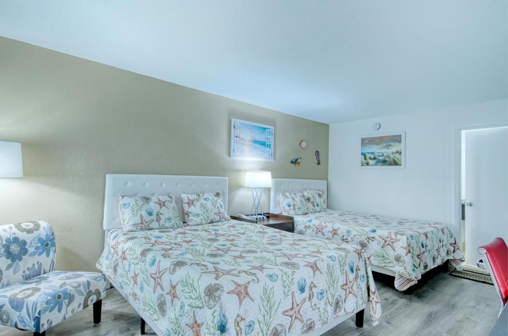 All-New, First Floor, Bunk Bed, Huge Pool, 70 inch TV, Tiki Bar!, Sarasota