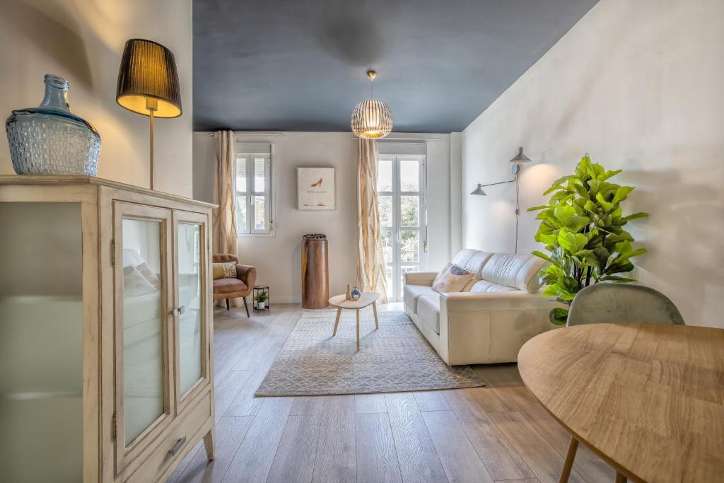 Apartamento cerca de la MEZQUITA DE CORDOBA & FREE PRIVATE PARKING - 2