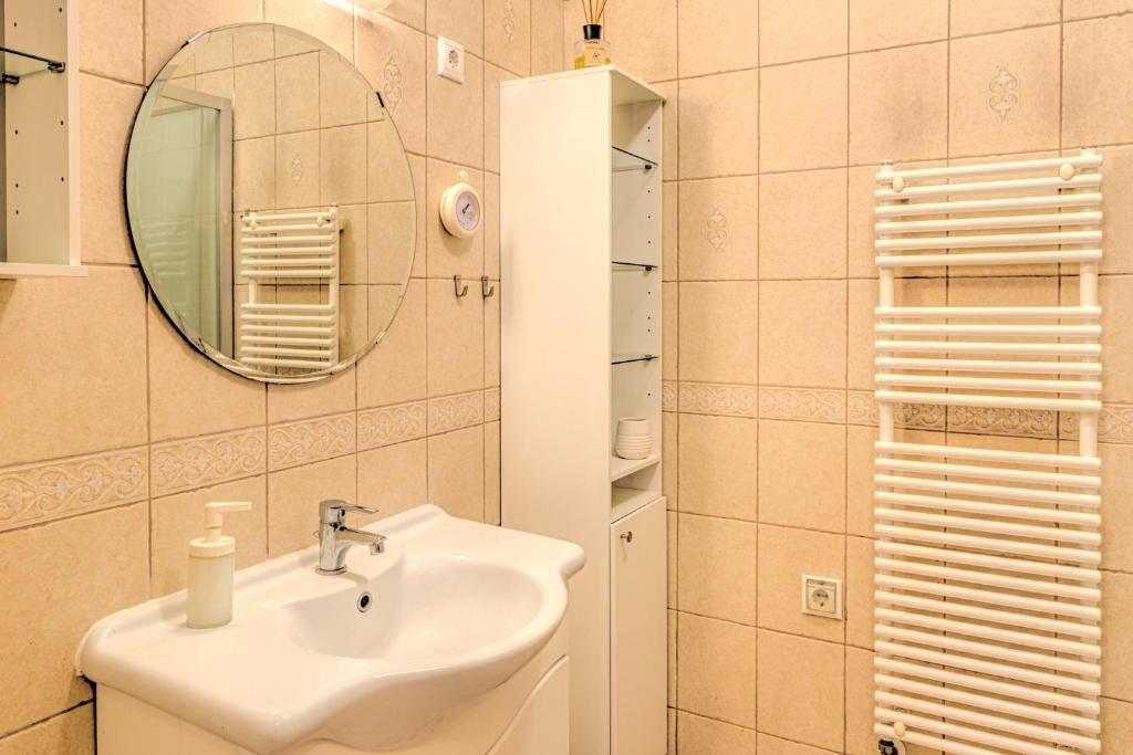 Bathroom, Central Downtown Apartments in Budapest
