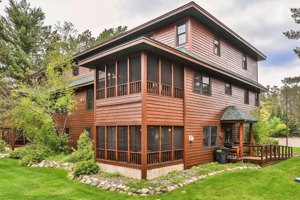 Chippewa Retreat - Den, Manitowish Waters