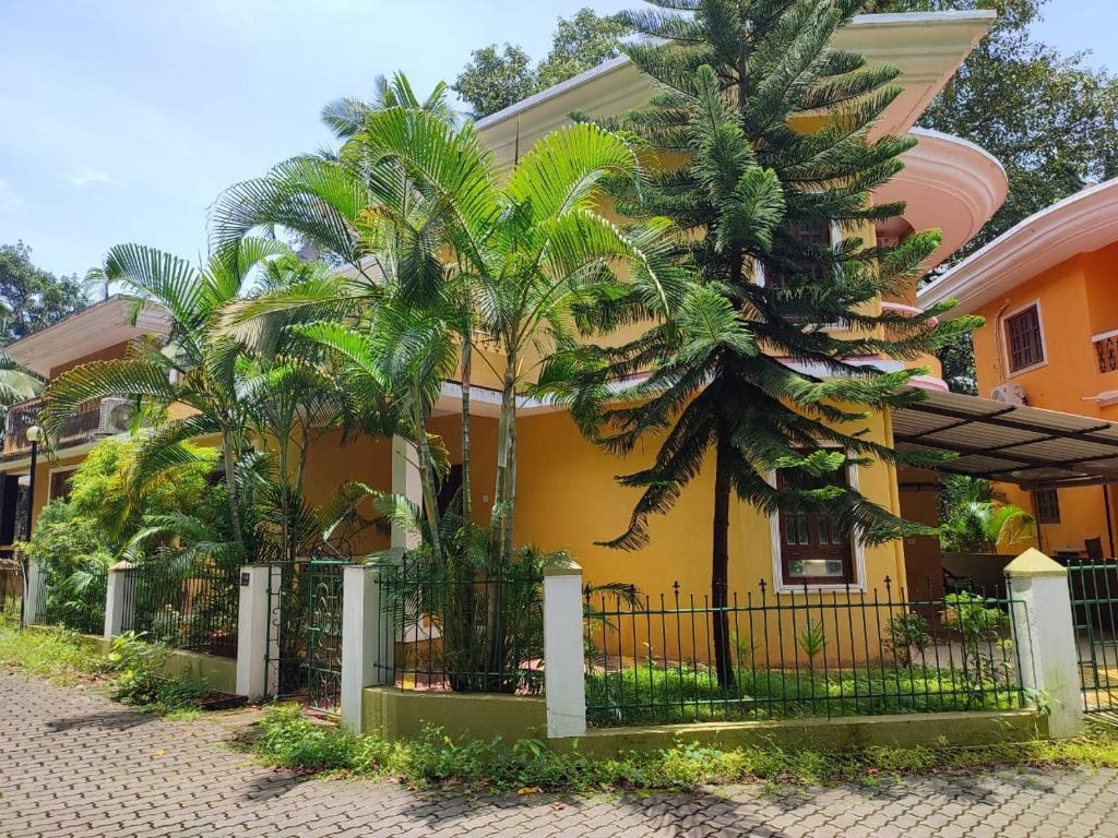 luxury villa with private pool near beach — Hotel in Goa