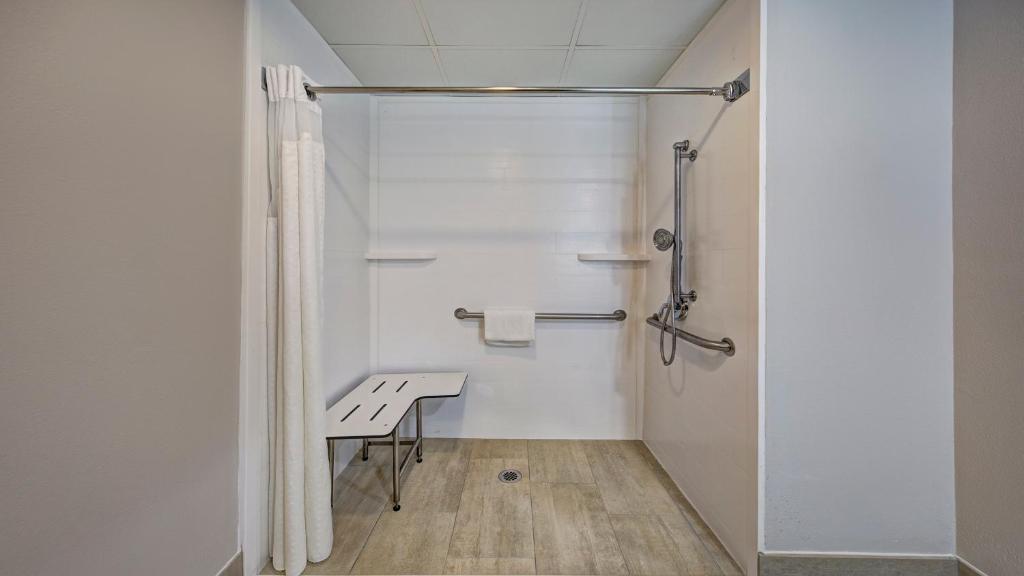 Holiday Inn Express Hotel & Suites Crossville photo