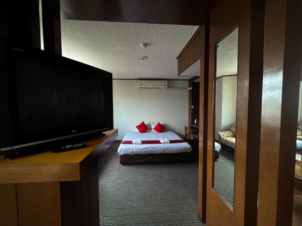 Shared lounge/TV area