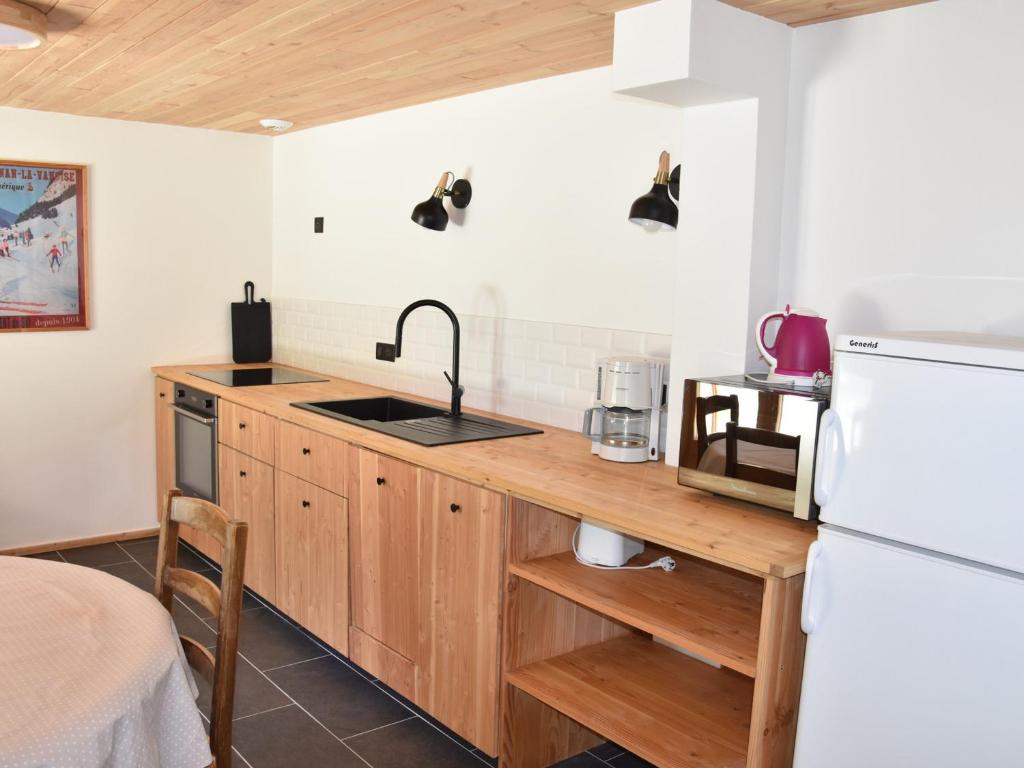Rez-de-jardin ensoleillé, 3 pièces, proche centre et pistes, animaux acceptés - FR-1-464-206 - 4