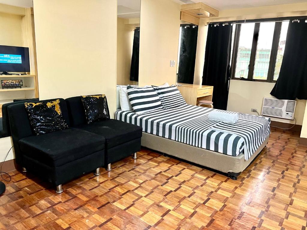 Chic Greenbelt Studio (Netflix & 25 mbps WiFi) photo