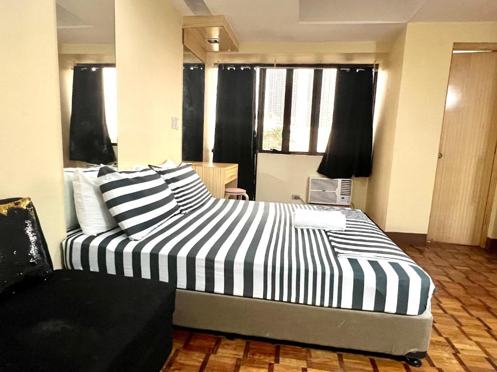 Chic Greenbelt Studio (Netflix & 25 mbps WiFi) photo