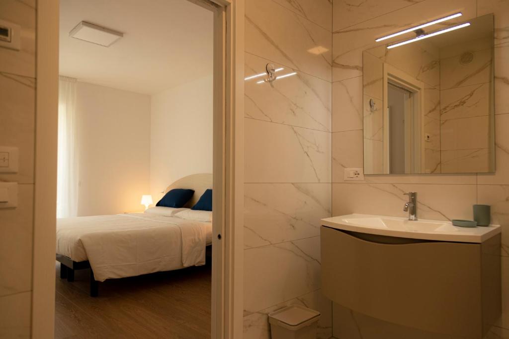 HOLIDAY APARTMENTS GIULIA - Blue - 2