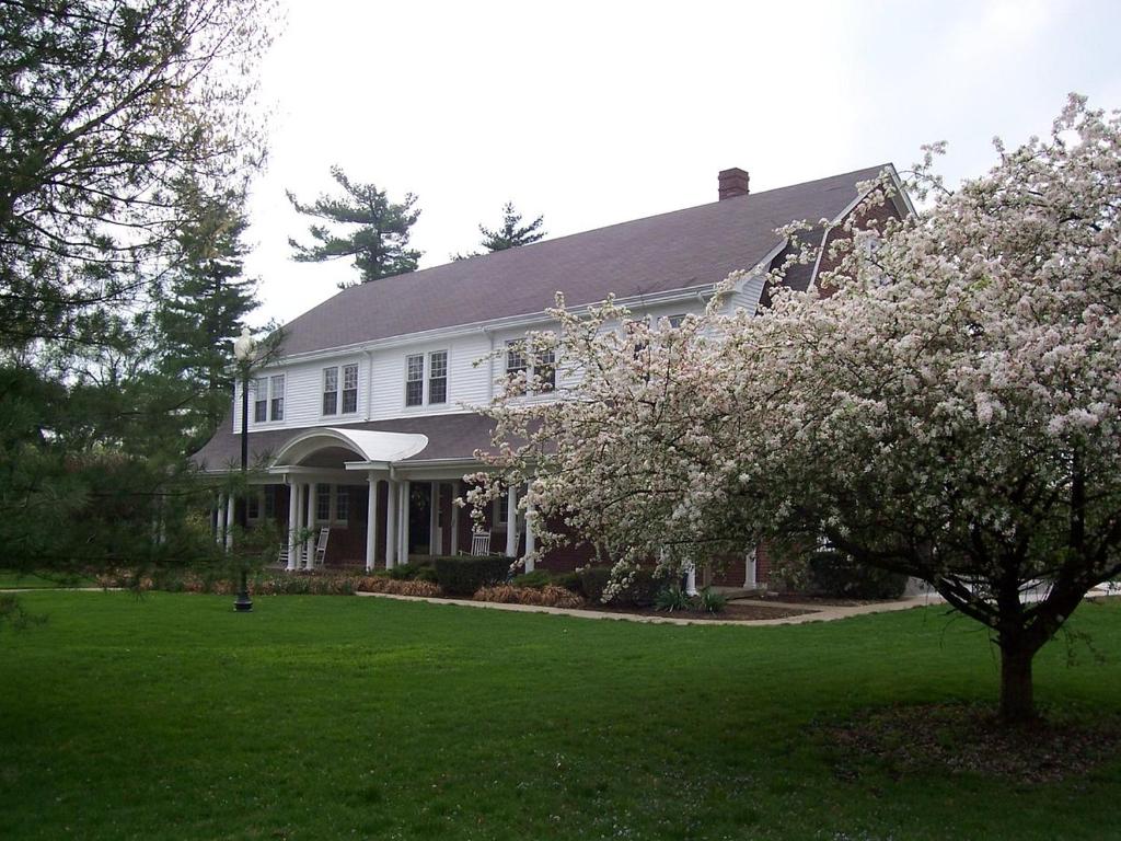 The Woodford Inn — Hotel in Versailles (KY)