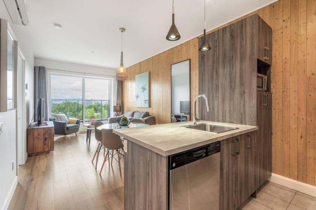 INITIAL / WAVE + Parking / Centre-Ville de Quebec, Quebec