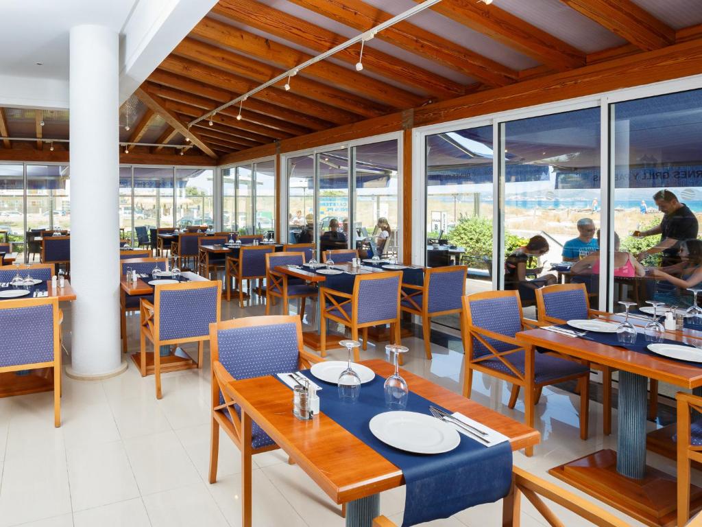 Aparthotel Dunes Platja — Restaurant & bars in Can Picafort, Balearic Islands