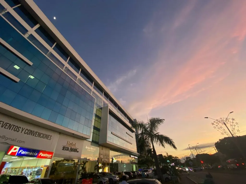 Hotel Sexta Avenida Inn，位于蒙特里亚的酒店
