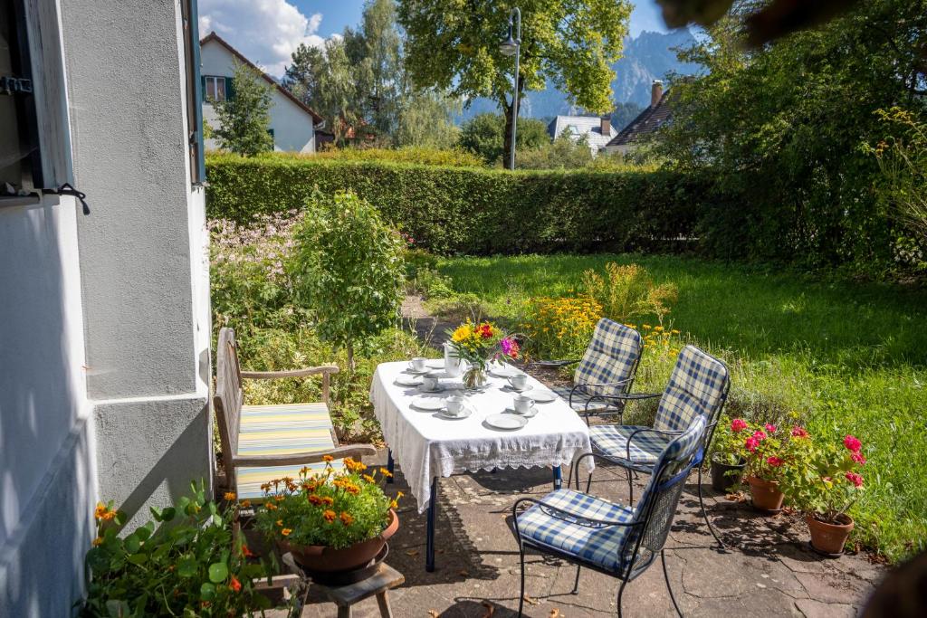 Landhauswohnung mit wildromantischem Garten - 2