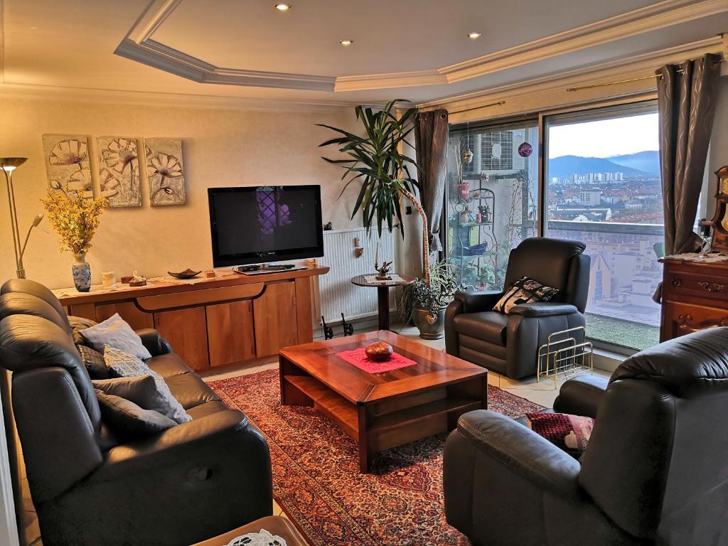 Bel appartement avec vue splendide sur toute la ville de Colmar - Parking gratuit, Colmar