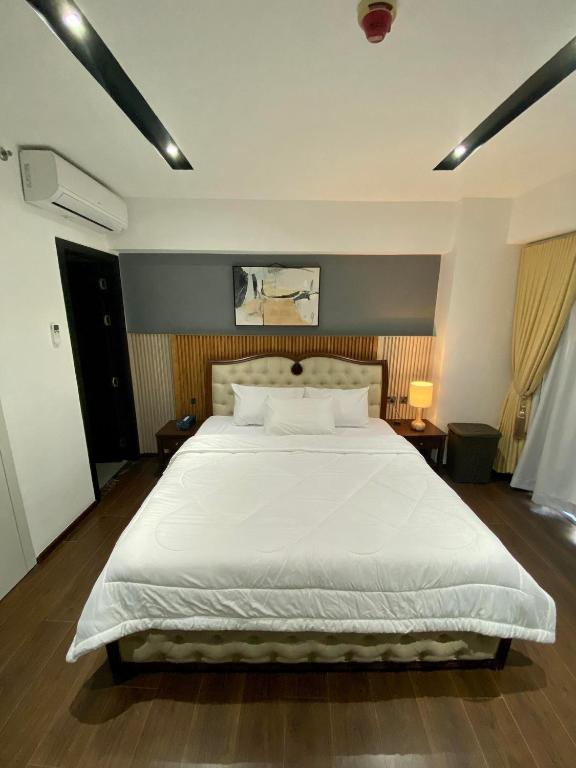Aeon Towers Executive Suite 2BR 18th floor photo