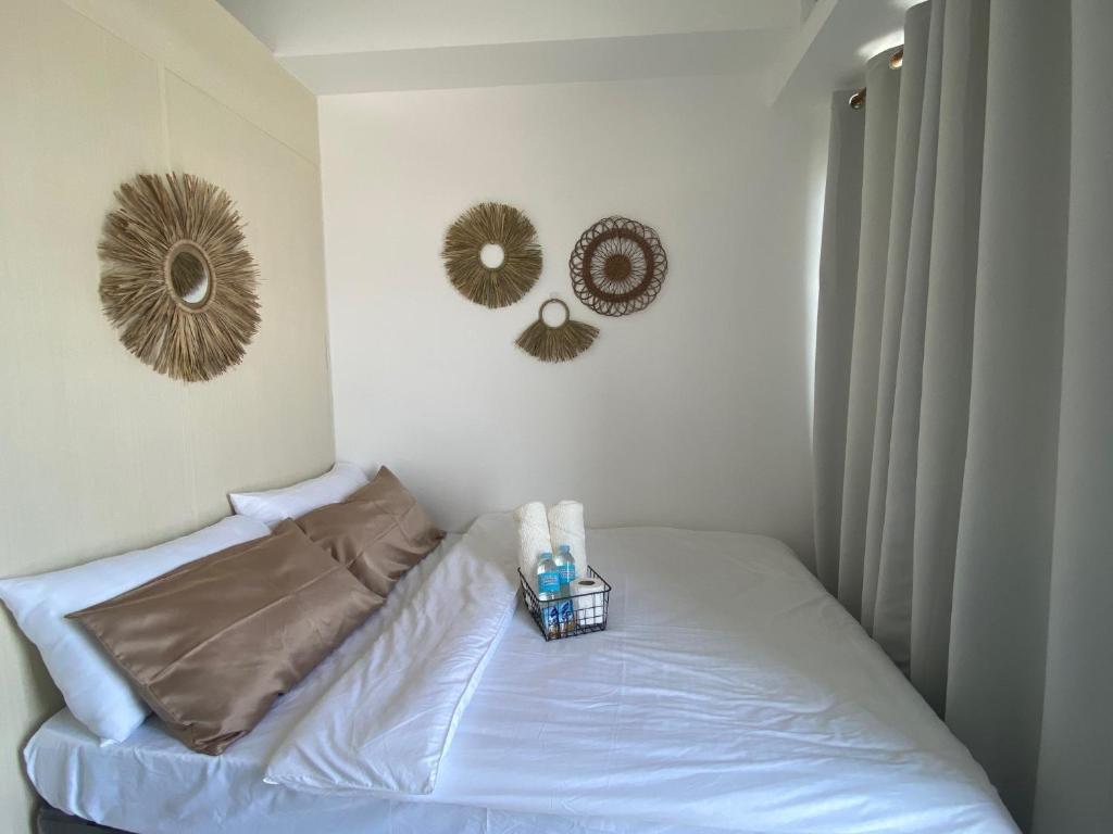 1BR unit in South Residence Las Pinas with Wifi & Netflix photo