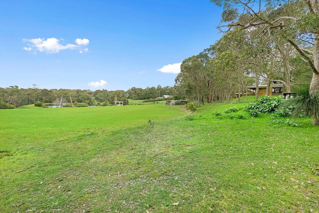 Kookaburra Cottage at Woodstone Estate photo