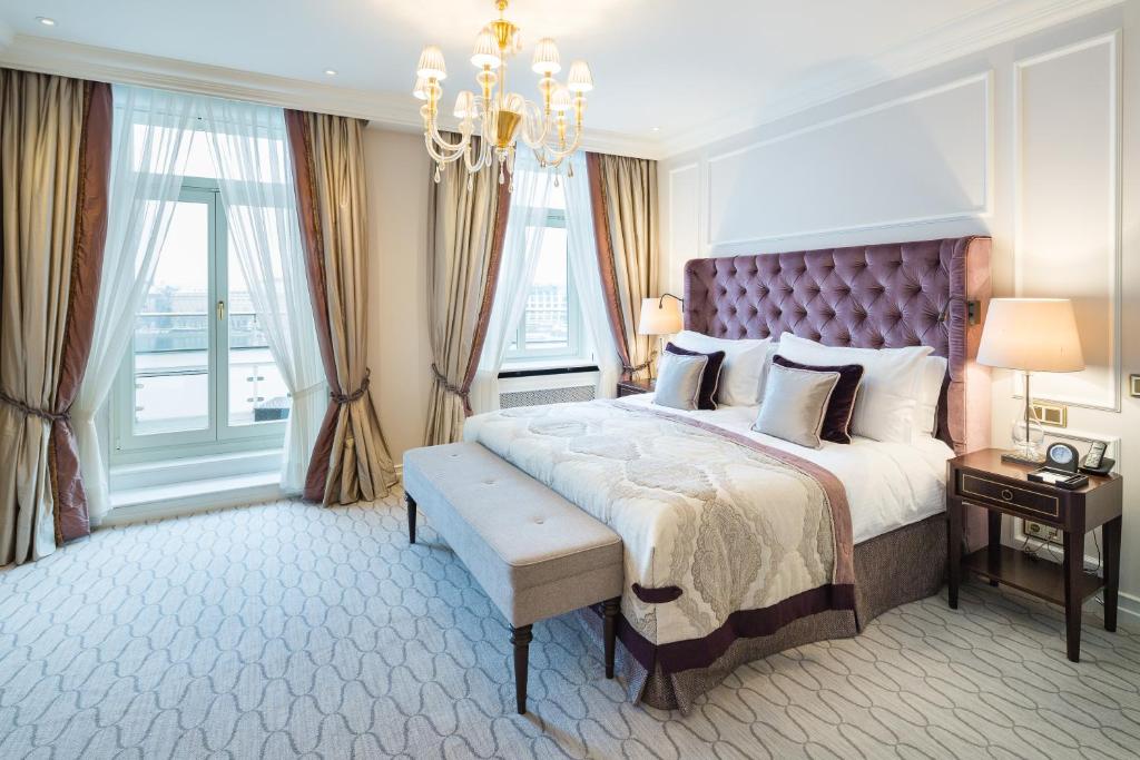 Hamburg Fairmont Hotel Vier Jahreszeiten room