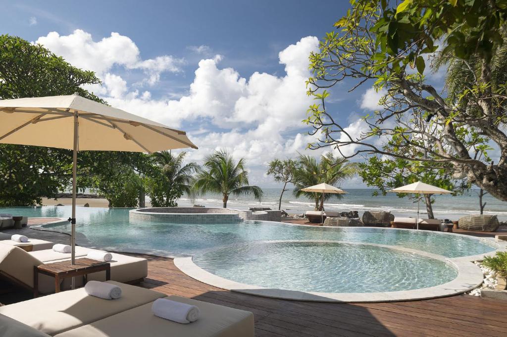 Swimming pool, Mercure Rayong Lomtalay Villas & Resort in Rayong