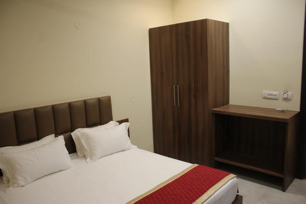 Hotel The Grin Ocean photo