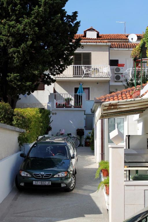 Apartments and rooms with parking space Bol, Brac - 2878 — Hotel in Brac Island