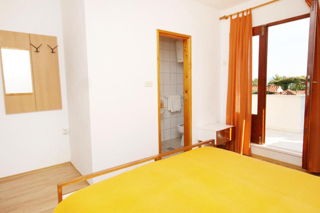 Apartments and rooms with parking space Bol, Brac - 2878 photo