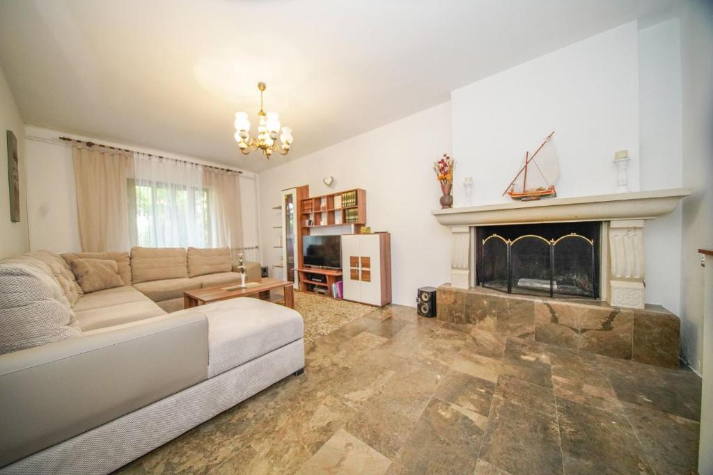 Apartments with parking space Splitska Brac - 2857 전경