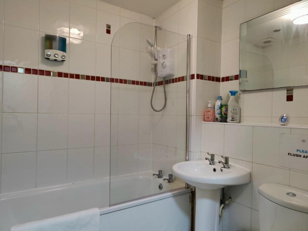 Liverpool City Centre Private Rooms - with Shared Bathroom photo