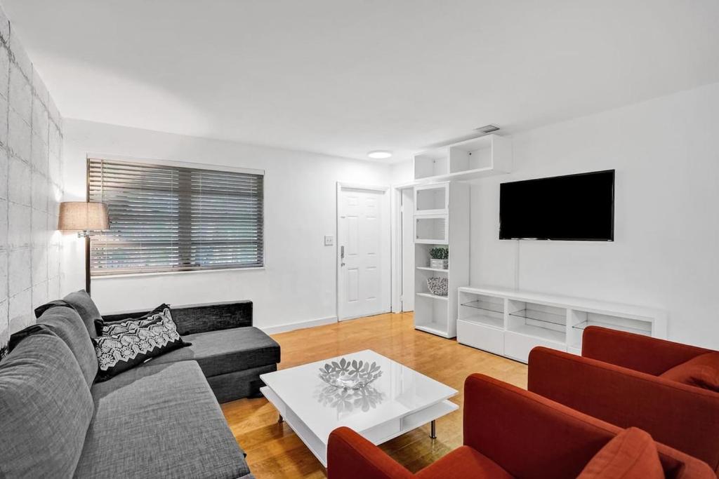 Biscayne deluxe unit 2br2bath free parking garden and BBQ — Hotel in Miami (FL)