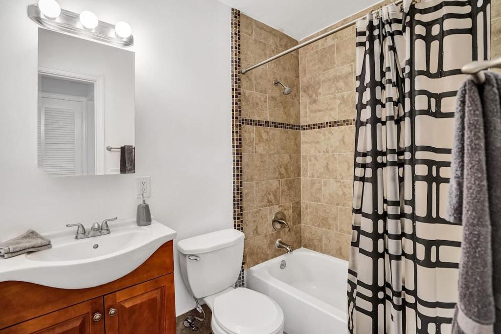 Biscayne deluxe unit 2br2bath free parking garden and BBQ photo