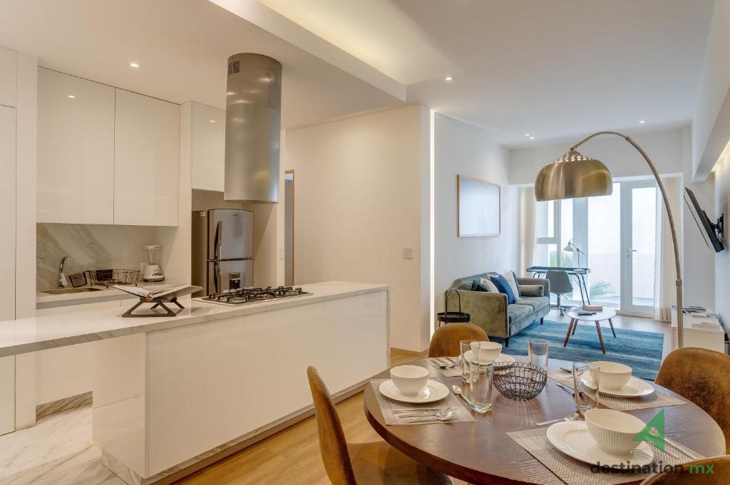 Lovely & Spacious Apartment with Pool & Gym in La Condesa - Icon, Mexiko