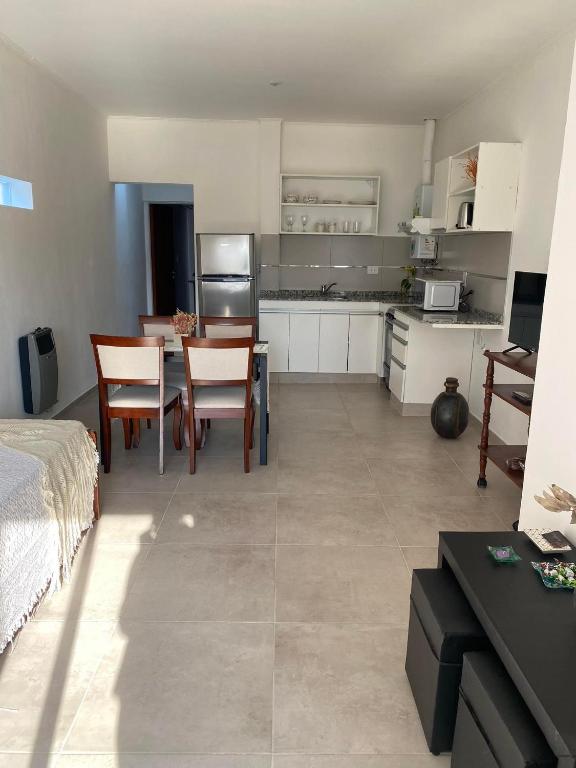 Departamentos Fleming, luminosos p hasta 4 personas - 3