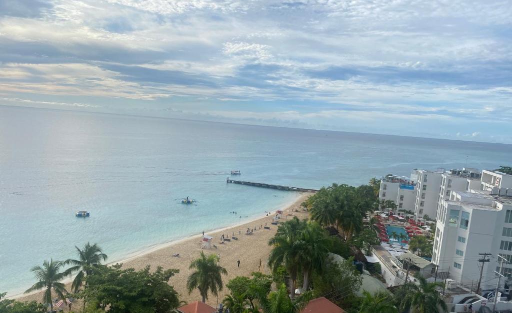 Deluxe Montego Bay Club Studio & Suites photo