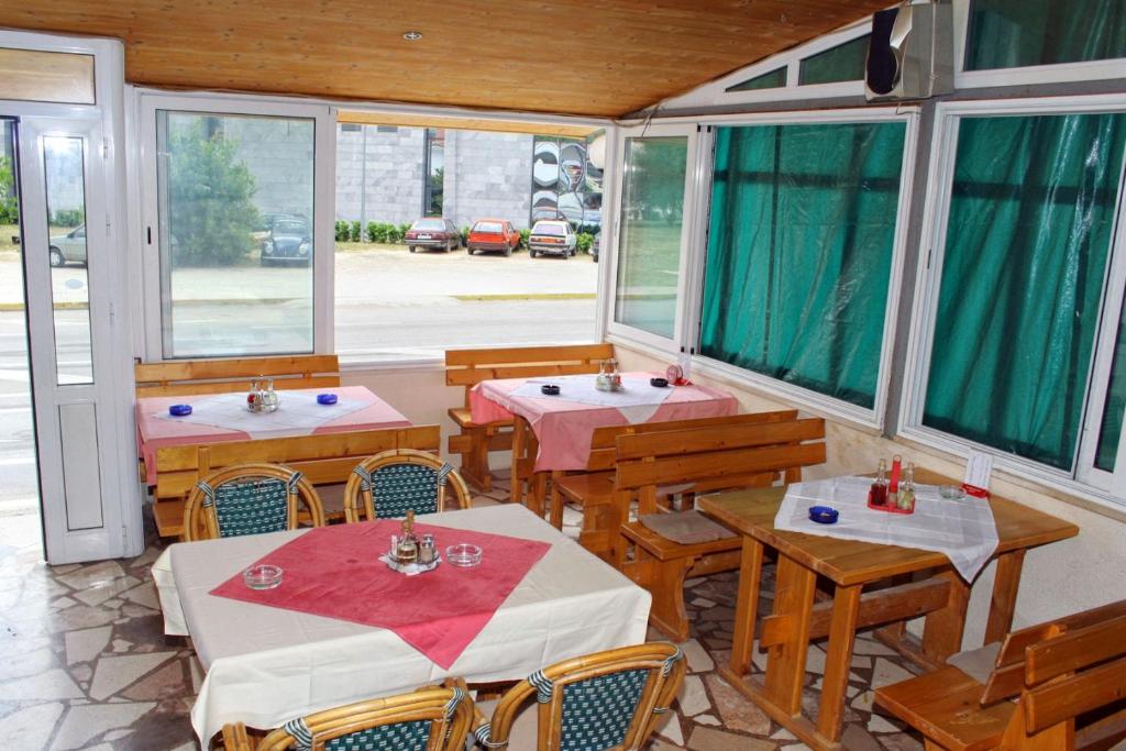 Studio Omis 2757a photo
