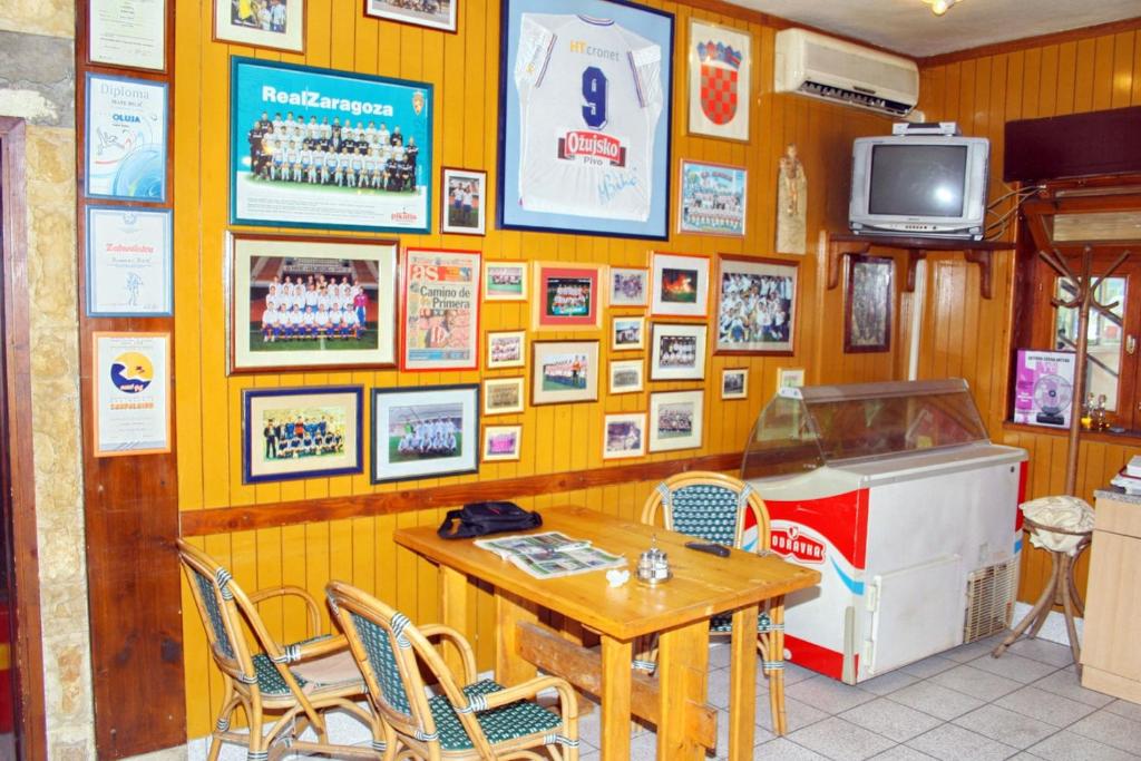 Studio Omis 2757a photo