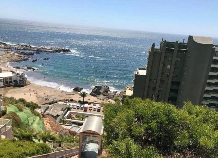 Arriendo Departamento, vista al mar, frente playa de Cochoa, Reñaca - 1