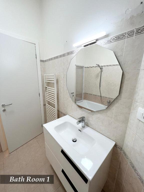 WELCOME RIVIERA -TORRE D'AVORIO APPARTAMENTO 126 mq piu'terrazzo25 mq - totalmente rinnovato- 250 m dal centro - parcheggio a pagamento 20 euro al giorno da prenotare in anticipo salvo dispo -parking at 20 euro per day to be booked in advance if available - 5