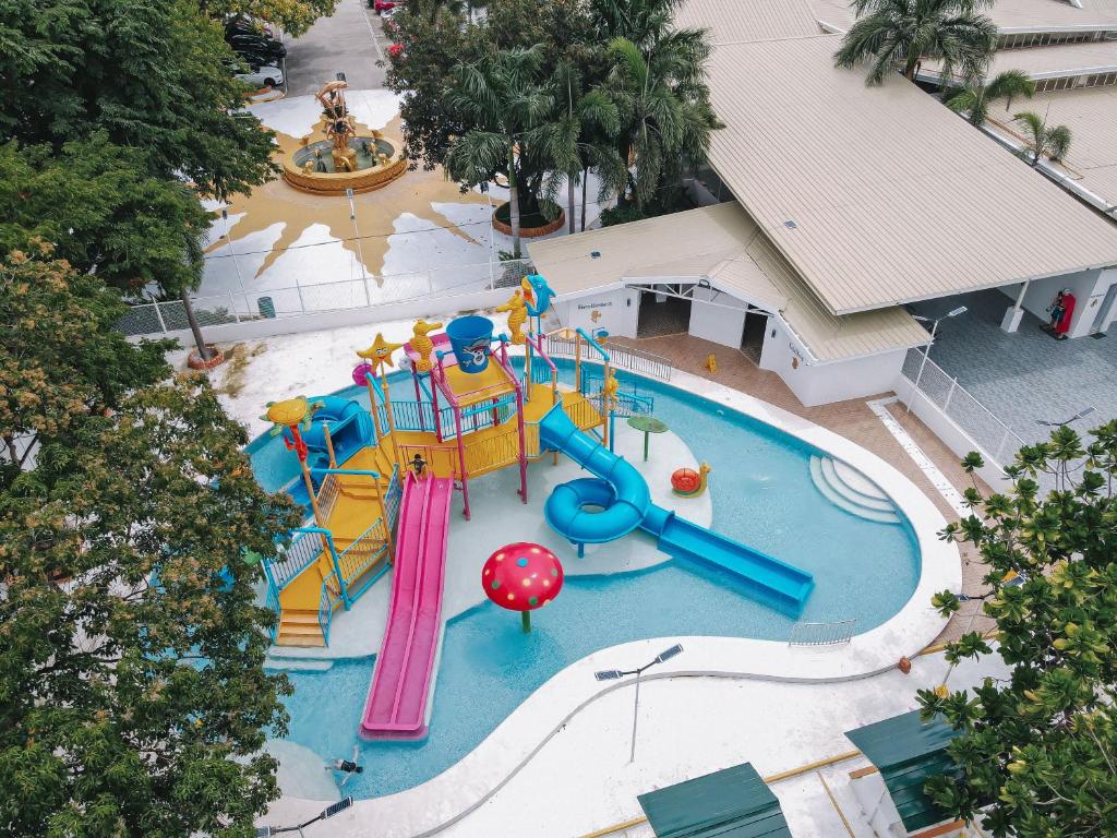 Great swimming pool