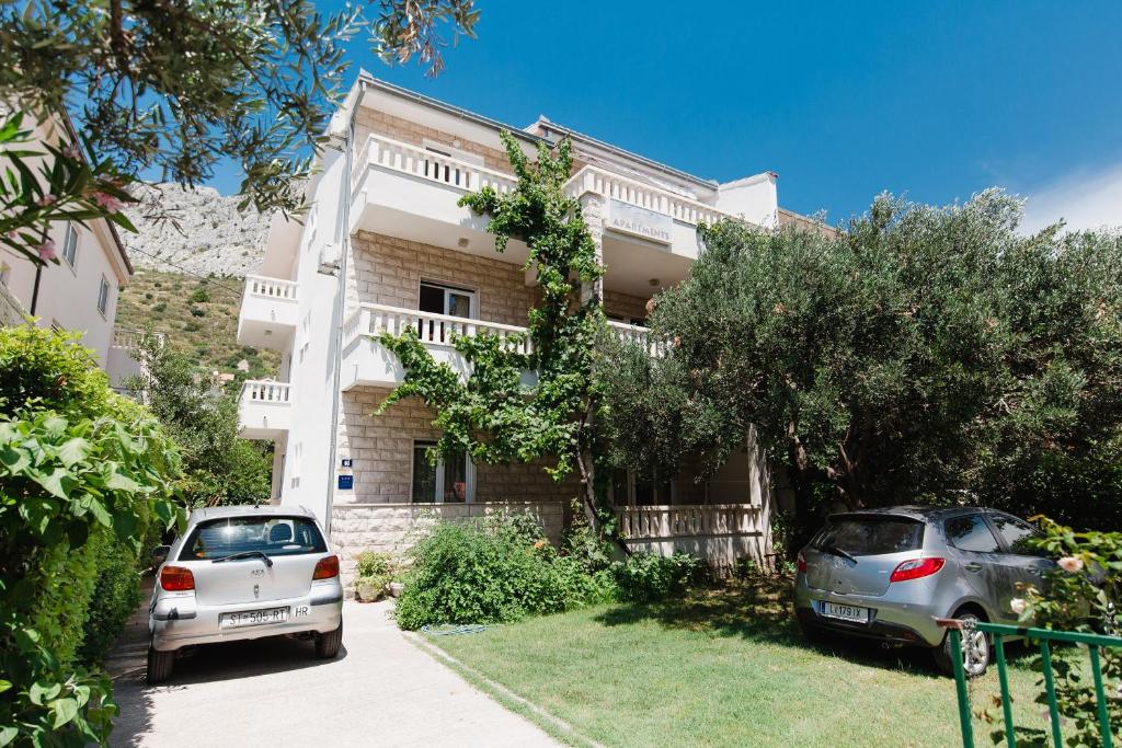 Apartments with parking space Duce, Omis - 2773, Omiš